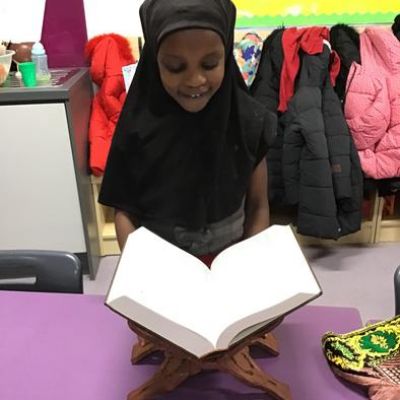 The children enjoyed looking at Muslim Artefacts this week.
